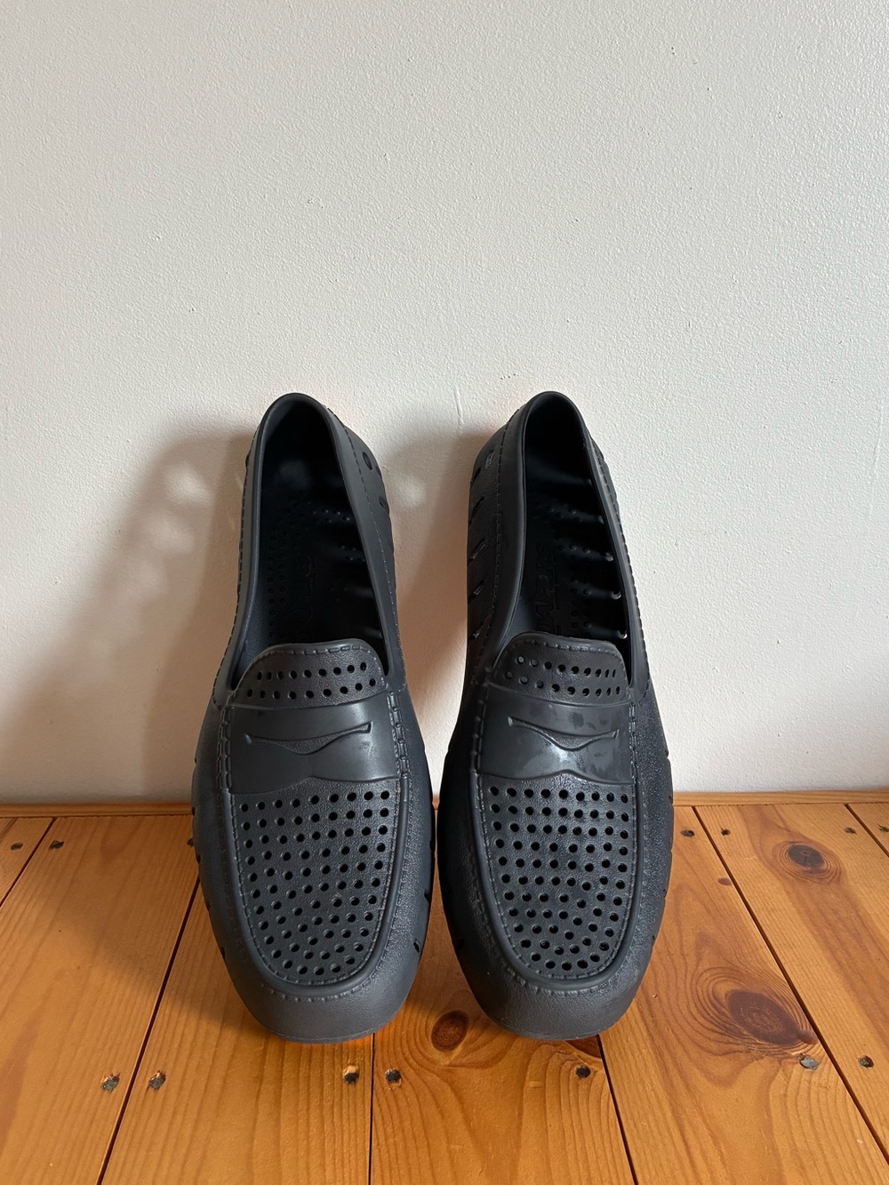 Country Club Floafers in Navy Peony Flame Orange